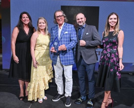 Bob Maricich receives Industry Icon Award from TSNN