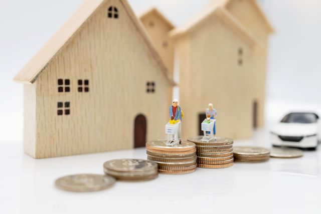 2 recent reports offer opposing views of the economy
