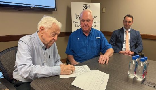 North Carolina artist Bob Timberlake signs licensing agreement with upholstery manufacturer Lancer Furniture